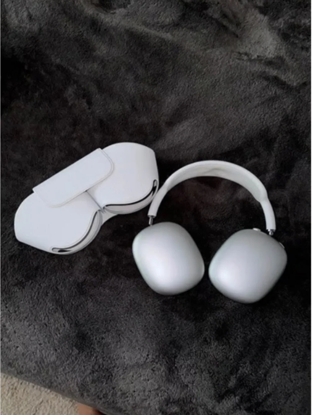 Apple White Over-Ear Headphones with Cushioned Headband